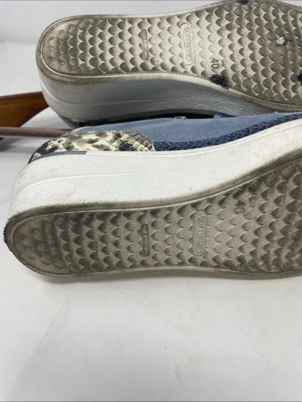 Softwaves Blue & Snakeskin Print Lace-Up Wedged Sneakers Size 9.5